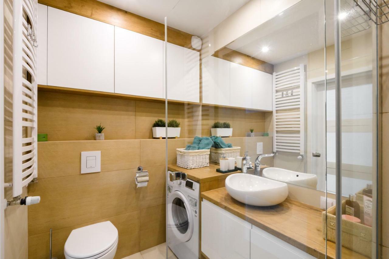 M&R Apartament Airport&Business Deluxe Cybernetyki 17 - Underground Garage - Free Wifi - Netflix - Air Conditioning - Self Check-In, Close By Chopin Airport Varşovia Exterior foto