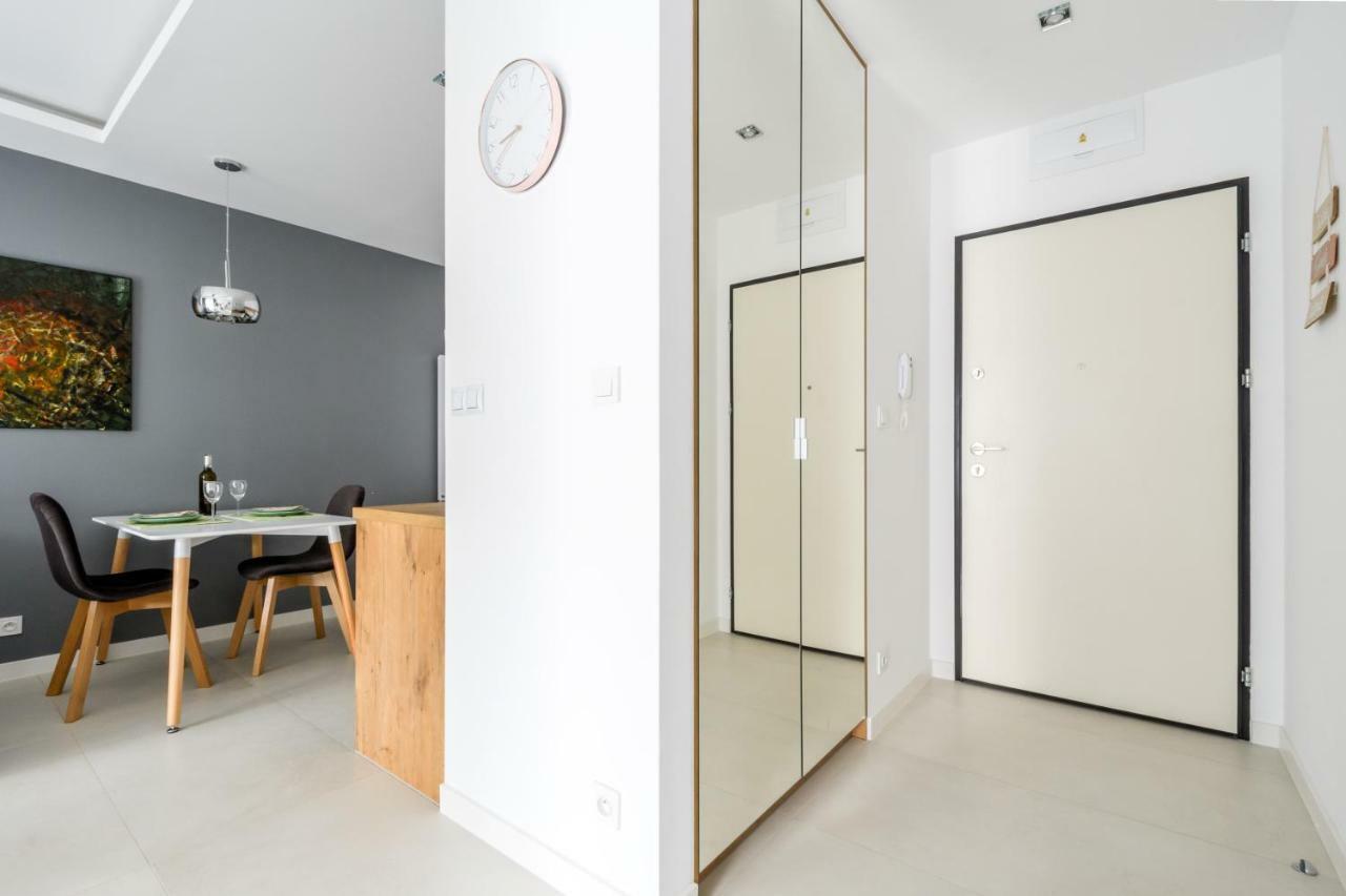 M&R Apartament Airport&Business Deluxe Cybernetyki 17 - Underground Garage - Free Wifi - Netflix - Air Conditioning - Self Check-In, Close By Chopin Airport Varşovia Exterior foto