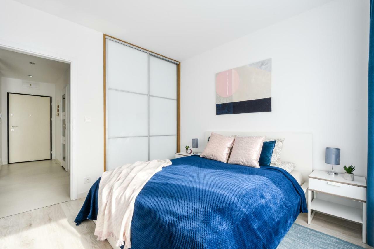 M&R Apartament Airport&Business Deluxe Cybernetyki 17 - Underground Garage - Free Wifi - Netflix - Air Conditioning - Self Check-In, Close By Chopin Airport Varşovia Exterior foto