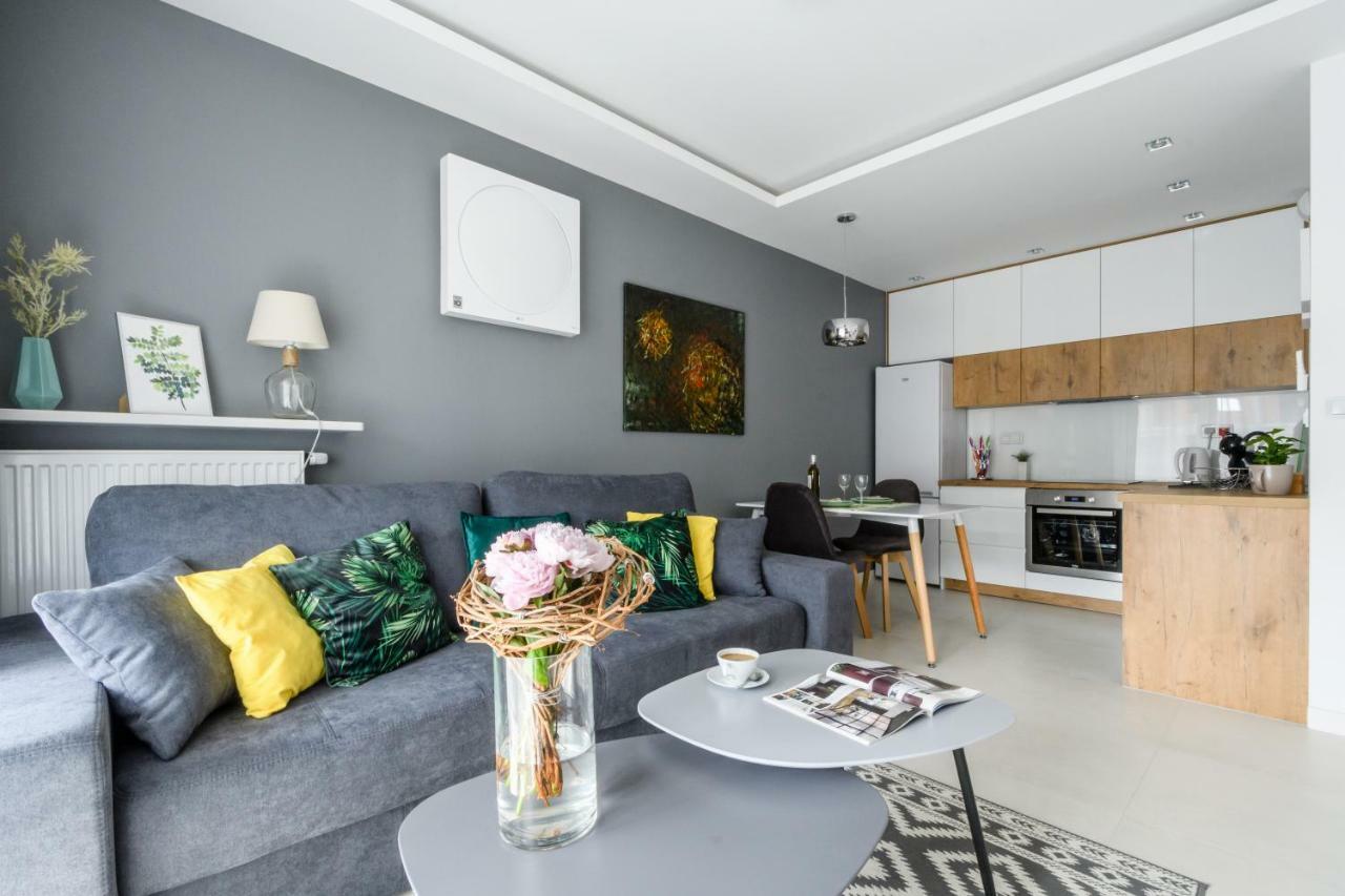 M&R Apartament Airport&Business Deluxe Cybernetyki 17 - Underground Garage - Free Wifi - Netflix - Air Conditioning - Self Check-In, Close By Chopin Airport Varşovia Exterior foto