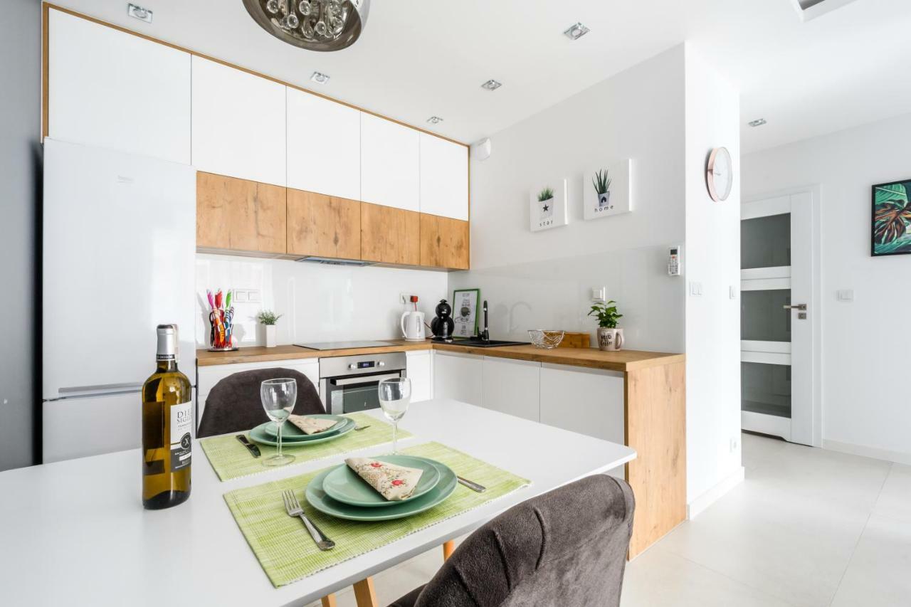 M&R Apartament Airport&Business Deluxe Cybernetyki 17 - Underground Garage - Free Wifi - Netflix - Air Conditioning - Self Check-In, Close By Chopin Airport Varşovia Exterior foto