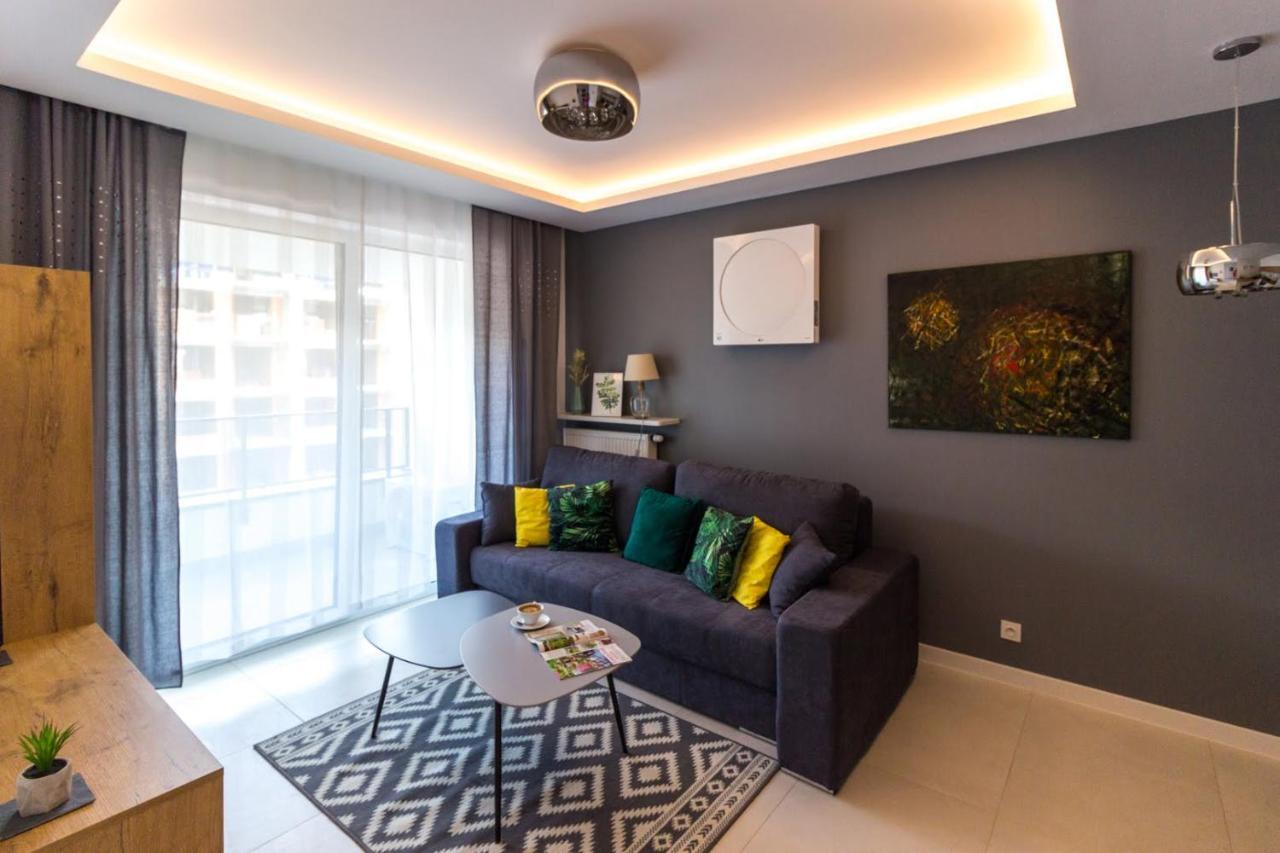 M&R Apartament Airport&Business Deluxe Cybernetyki 17 - Underground Garage - Free Wifi - Netflix - Air Conditioning - Self Check-In, Close By Chopin Airport Varşovia Exterior foto